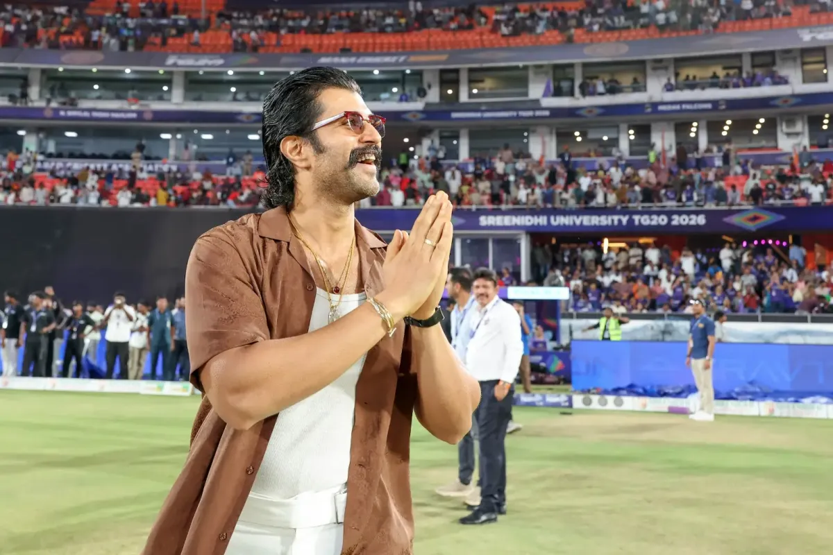 Rahul Sipliganj performs live during the Sreenidhi University TG20 closing ceremony as Vijay Deverakonda attends the event.