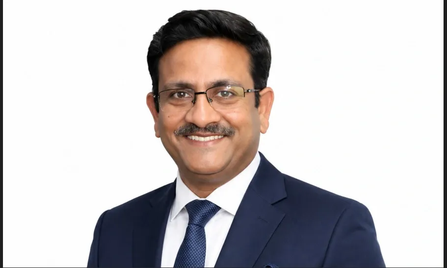 Indian gig workers and professionals representing the growth of India's flexible workforce